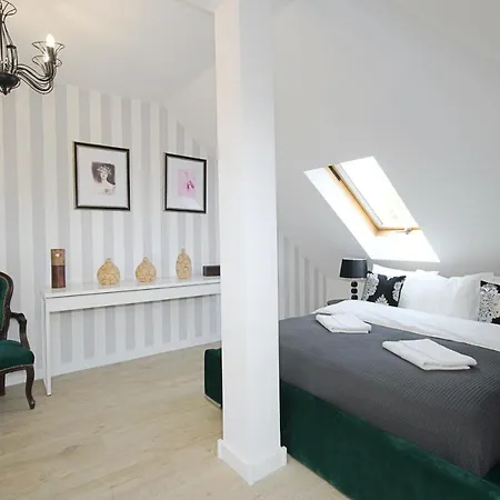 Daisy Apartment